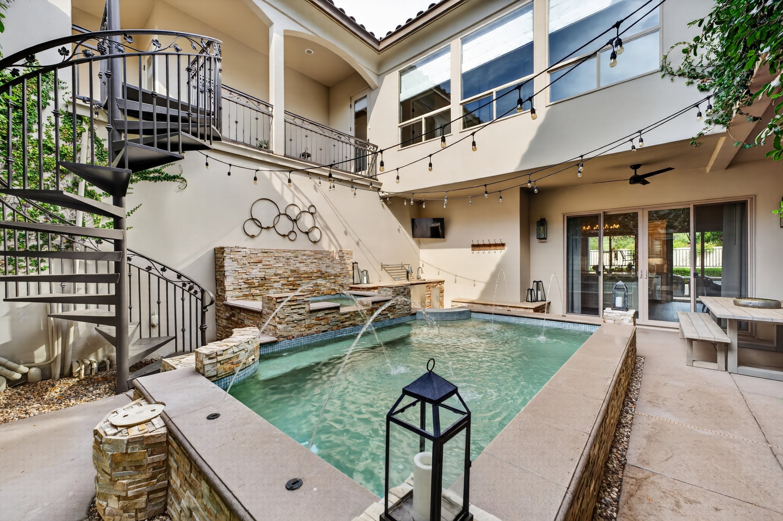 4323 Cordero - courtyard-4.jpg