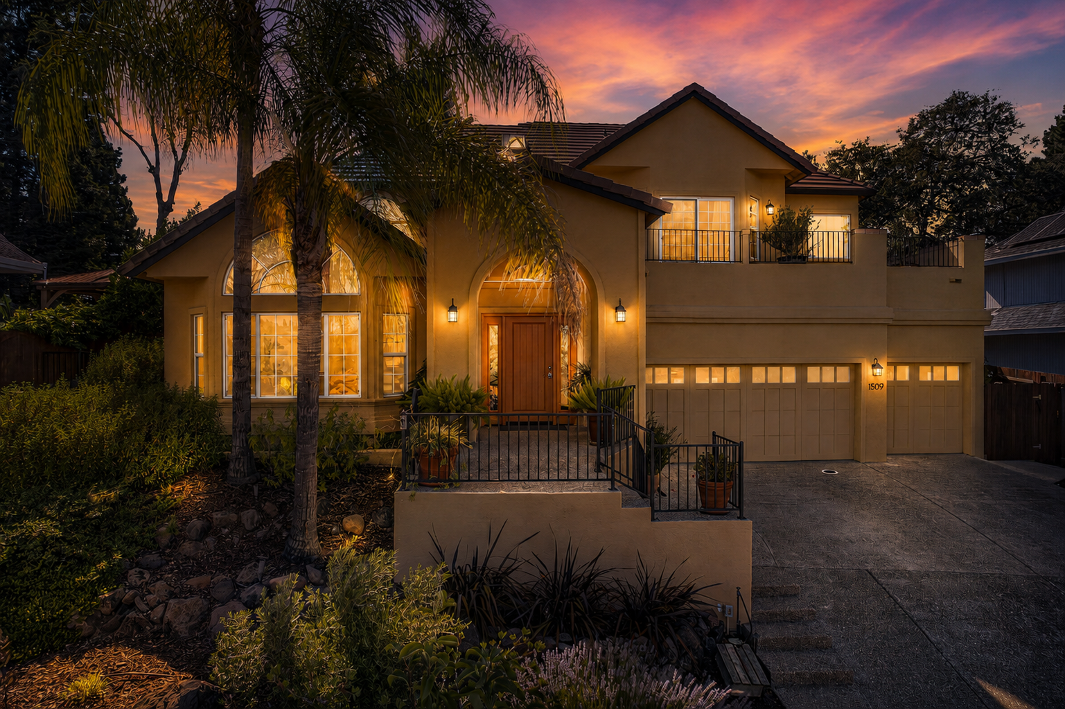 Custom home in El Dorado Hills at twilight