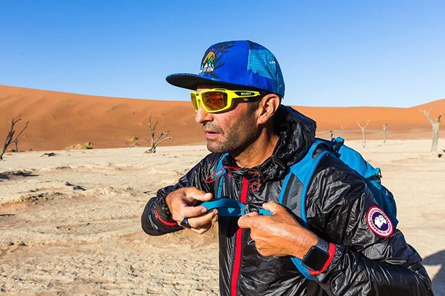 Namib Desert, summer 2018. About halfway through our 1,850km traverse. This photo: that exact moment when I realized I still had 900km to run. #flashbackfriday #fridaymood .
.
.
#getoutside #getoutstayout #exploremore  #letsgosomewhere  #optoutside  