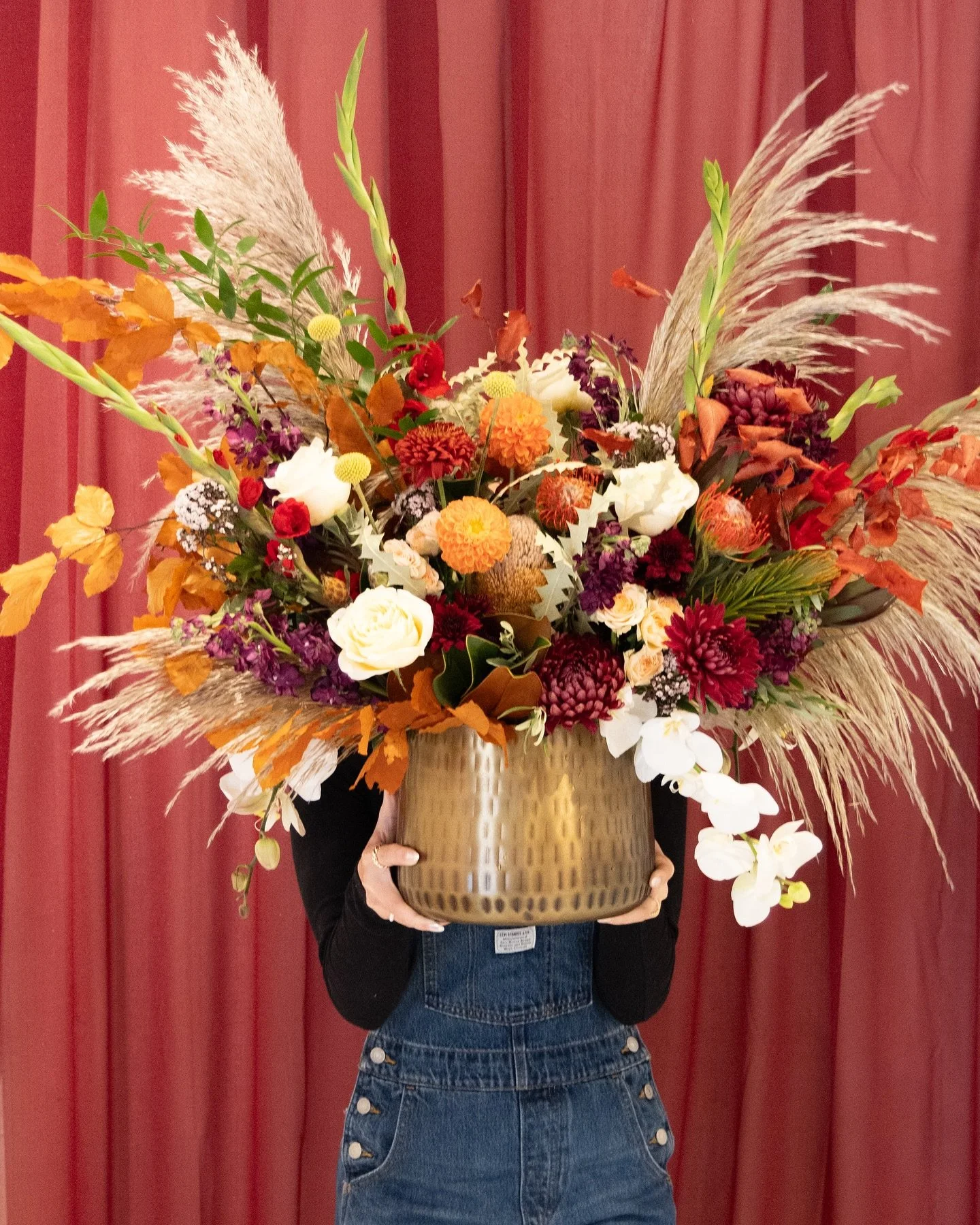 Hello FALL🍁🤩
Autumn is in full swing here at The Floral Bar! 
Head to the 🔗 in our bio and order your fall florals today!