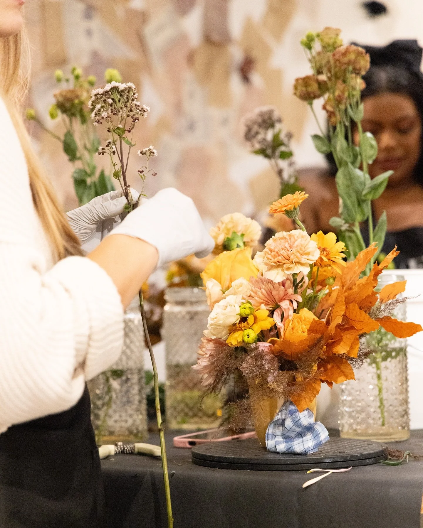 🌟TOMORROW🌟
Flowers in our hands, showgirl anthems in our ears👏
Our Life Of A Showgirl Craft Night is happening tomorrow- and you best believe we’re bejeweled🤩💐