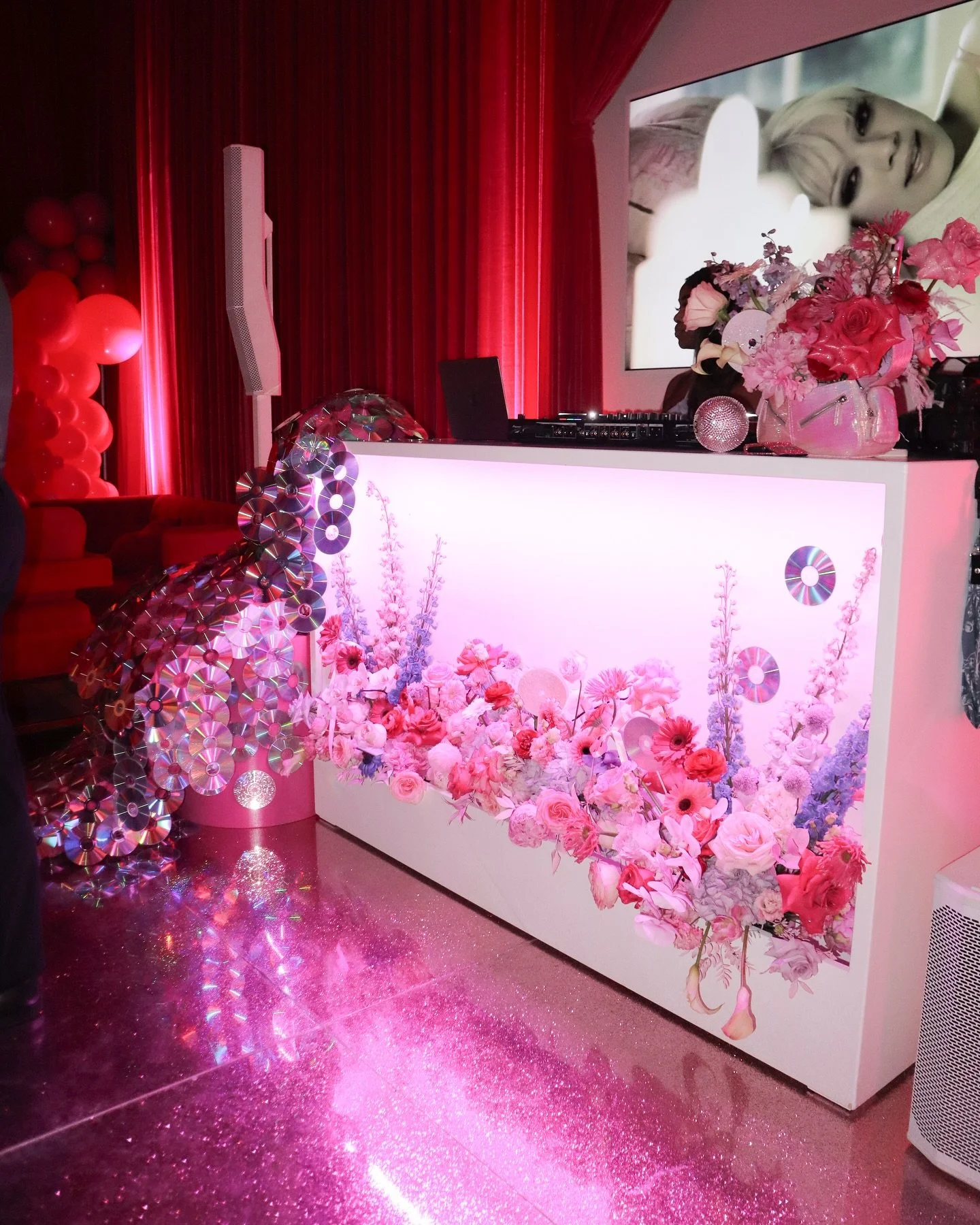 Still dreaming about @nicoleweider Y2K-inspired 40th birthday because&hellip; wow.✨💖 This party was straight out of our daydreams! Pink and purple everything, sparkly roses, butterfly clips, lip gloss moments, and all the nostalgic accessories that 