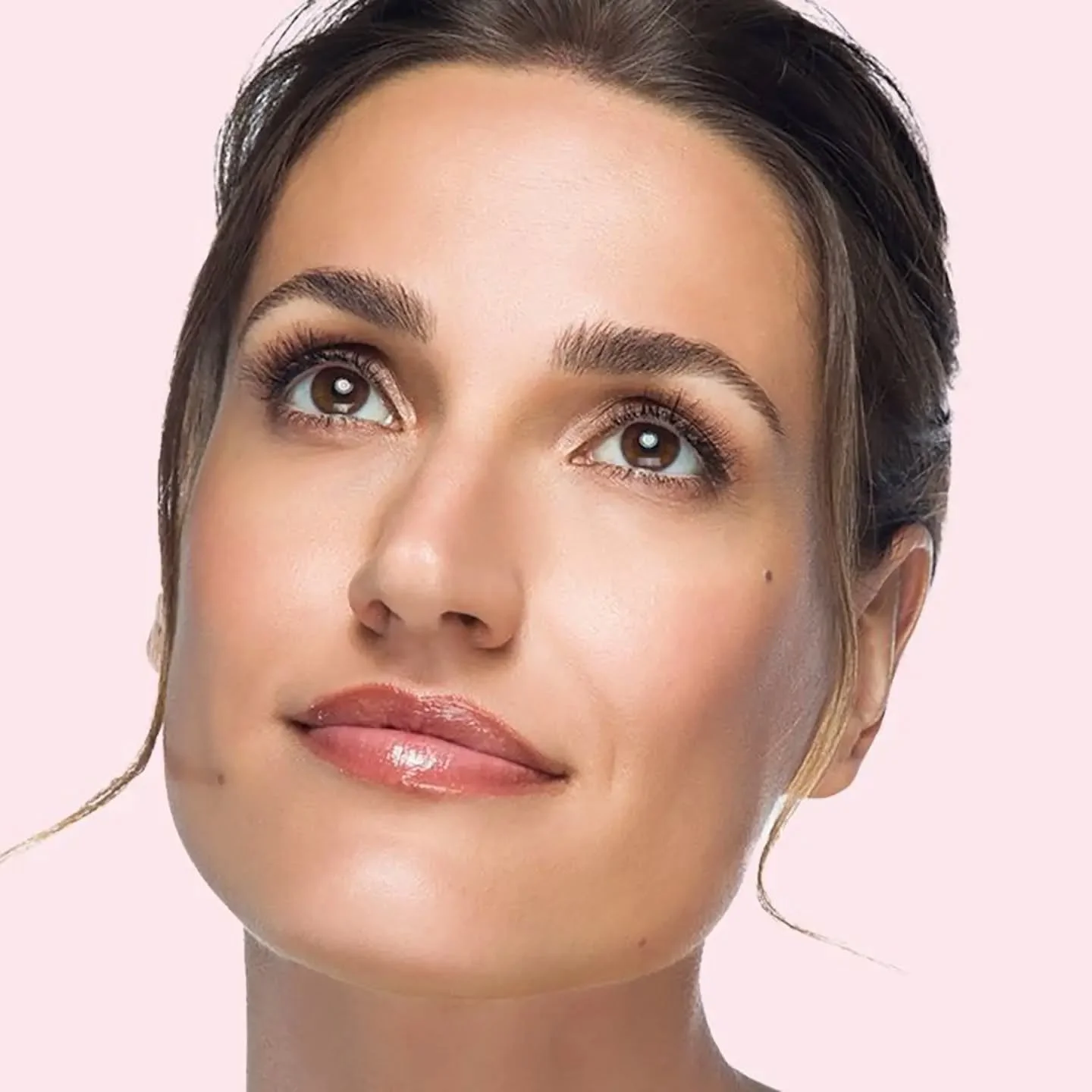 Clean, luminous, polished, and effortless. ✨

This look from my commercial beauty campaign work for @SennaCosmetics is all about skin that looks like skin. 

I absolutely love bringing this exact same high-end, studio-quality luxury directly to you. 