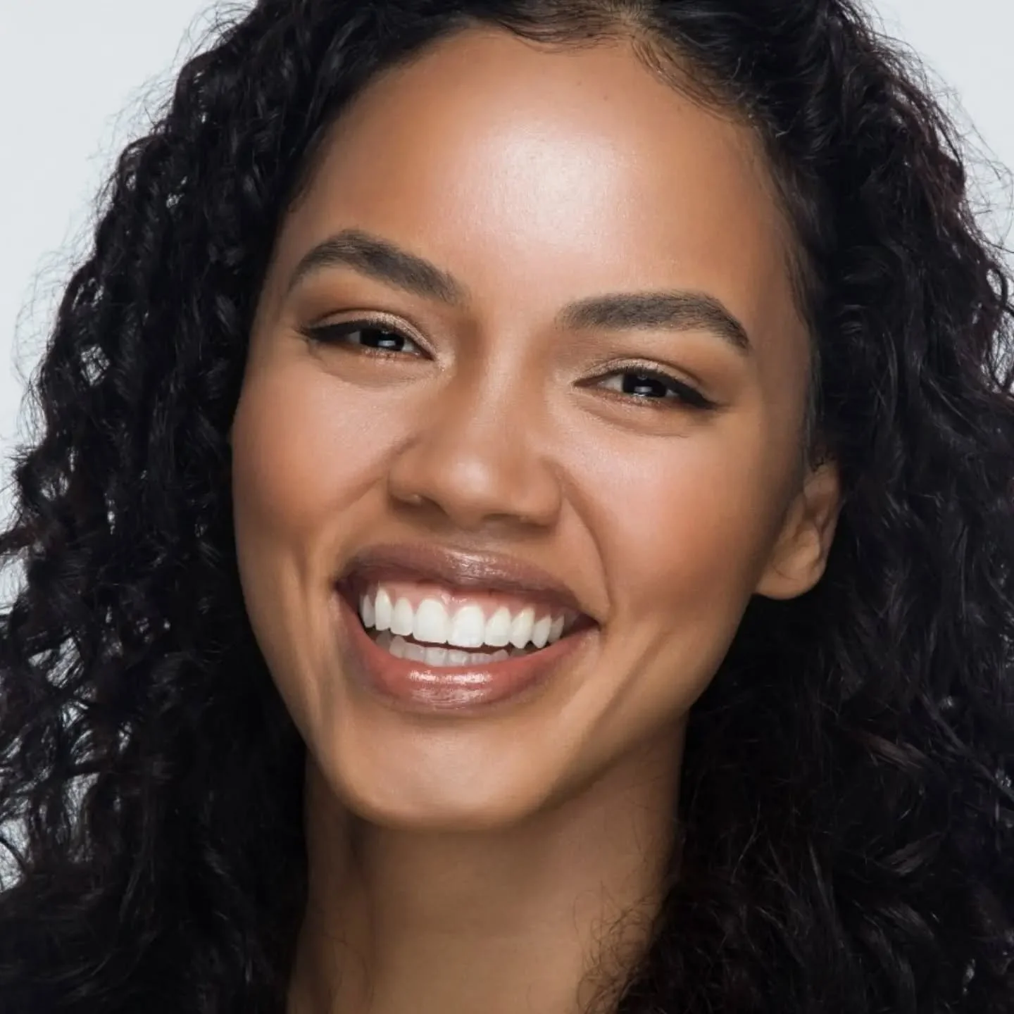 Elevated beauty for your most memorable moments. ✨

Your makeup should look effortless, feel lightweight, and make you want to smile exactly like this. 🤍 My beauty work centers on clean, natural makeup that is refined, radiant, and timeless.

With 2