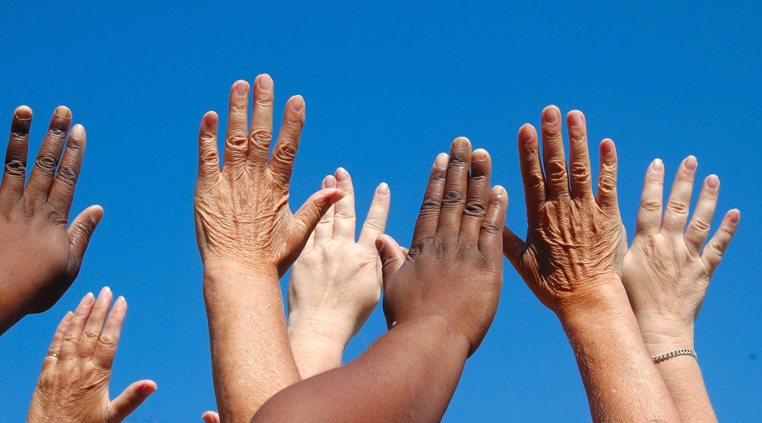 Hands+in+the+air.jpg