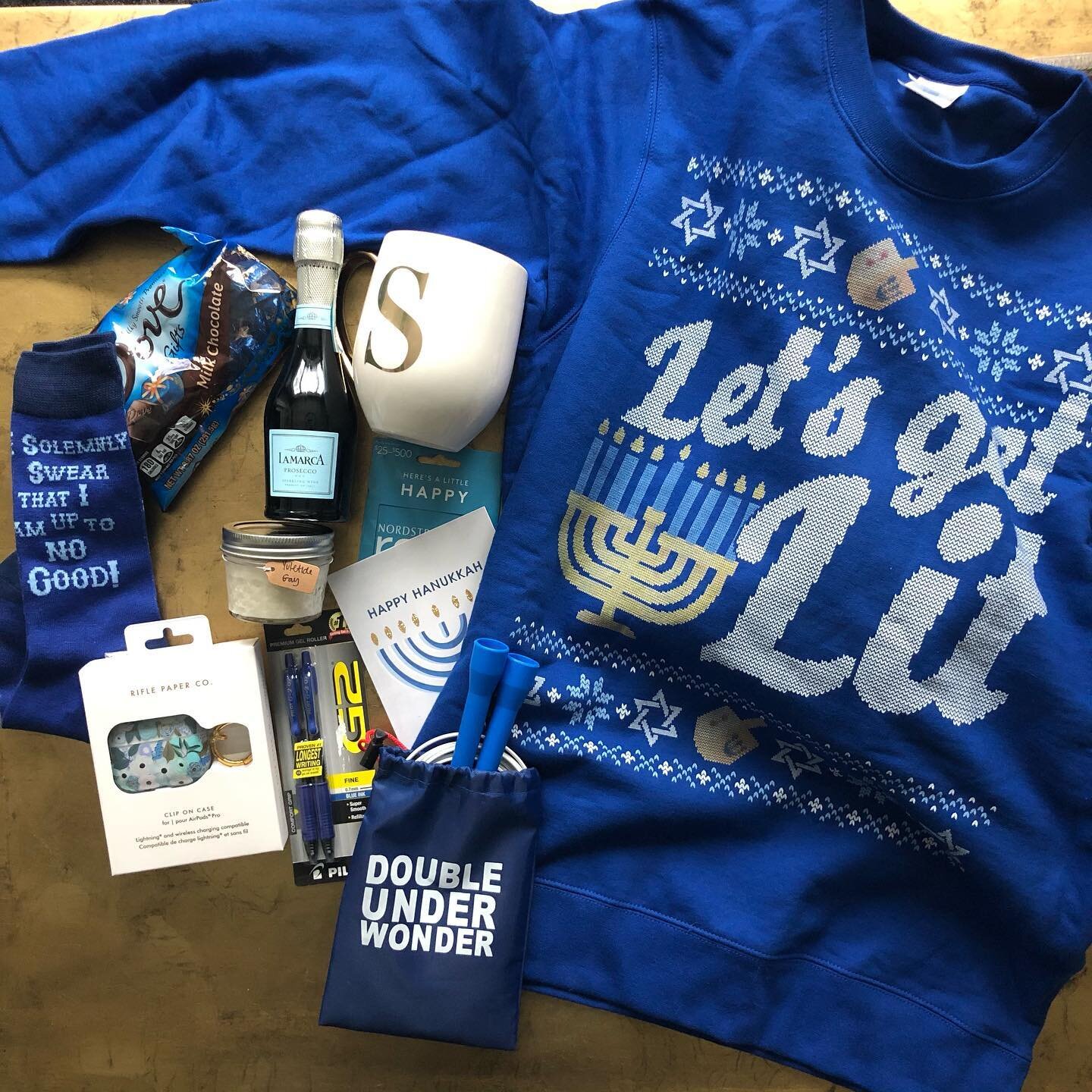 Planner friends make the best friends (and Hanukkah Hunnies aka Secret Santas 😂) 💙🤍💙🤍💙 @mrsmahngar you are SO thoughtful and I can&rsquo;t wait to put all of this to good use this year!!! #plannerfriendsmakethebestfriends