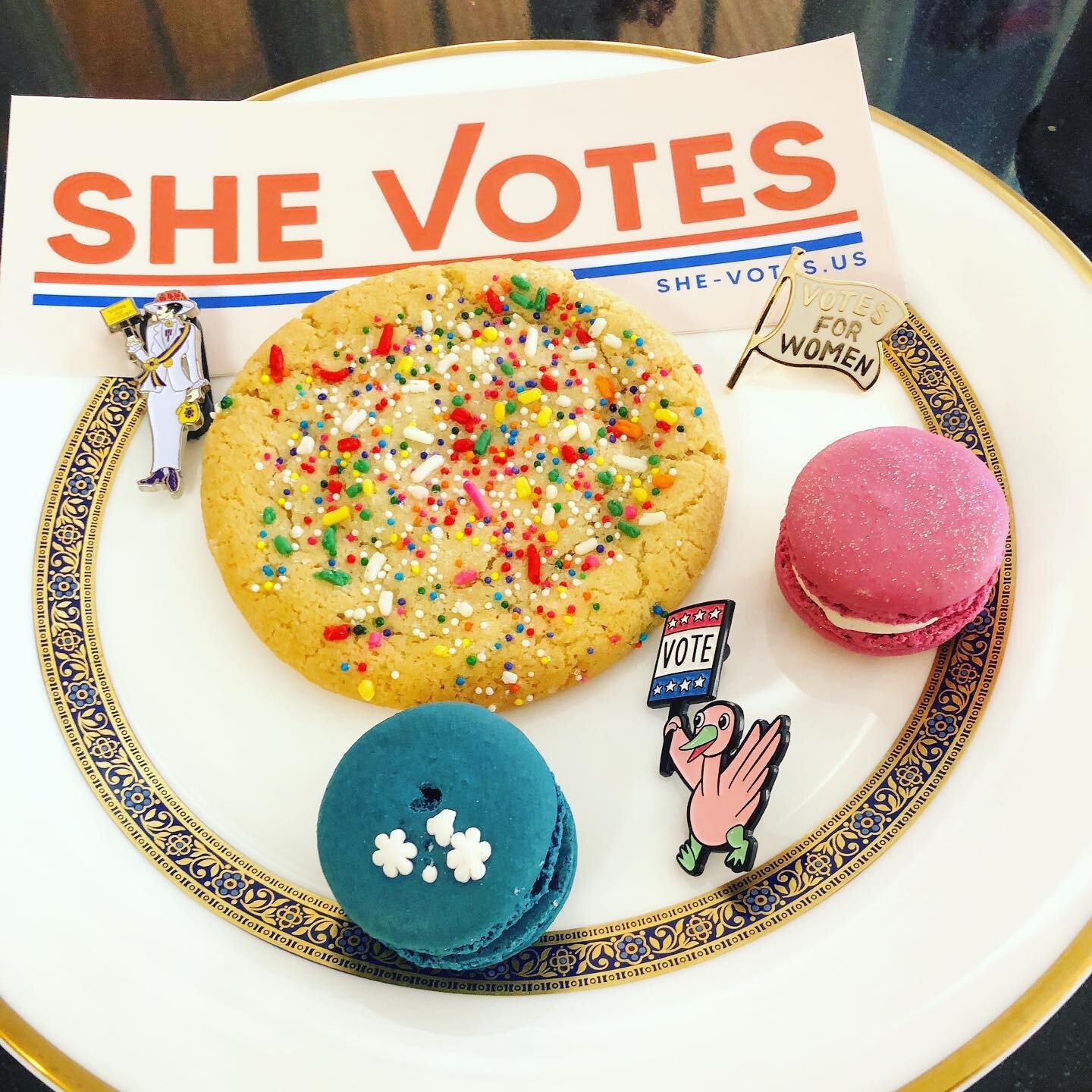 HAPPY INAUGURATION DAY!!! We went by @colleens_stl in hopes of some Inauguration 2021 themed decorated sugar cookies since @chouquettestl ran out of their incredible inauguration kit. They hadn&rsquo;t made inauguration ones but we were able to cobbl