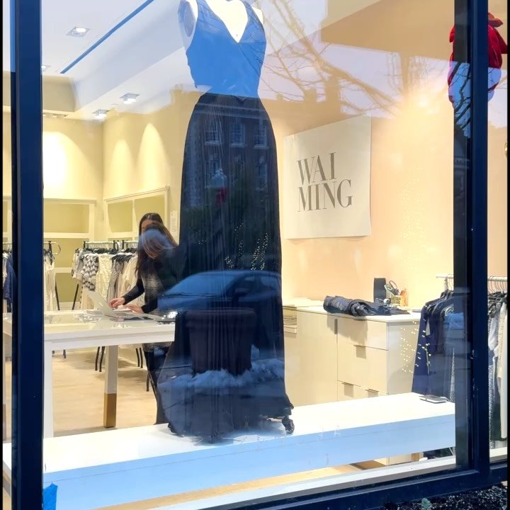 St. Louis designer @waimingworld is back! Find her pop-up in the Central West End as well as so many other good options for holiday shopping. And today you can still enjoy one more CWE Window Walk and enjoy this fabulous weather!