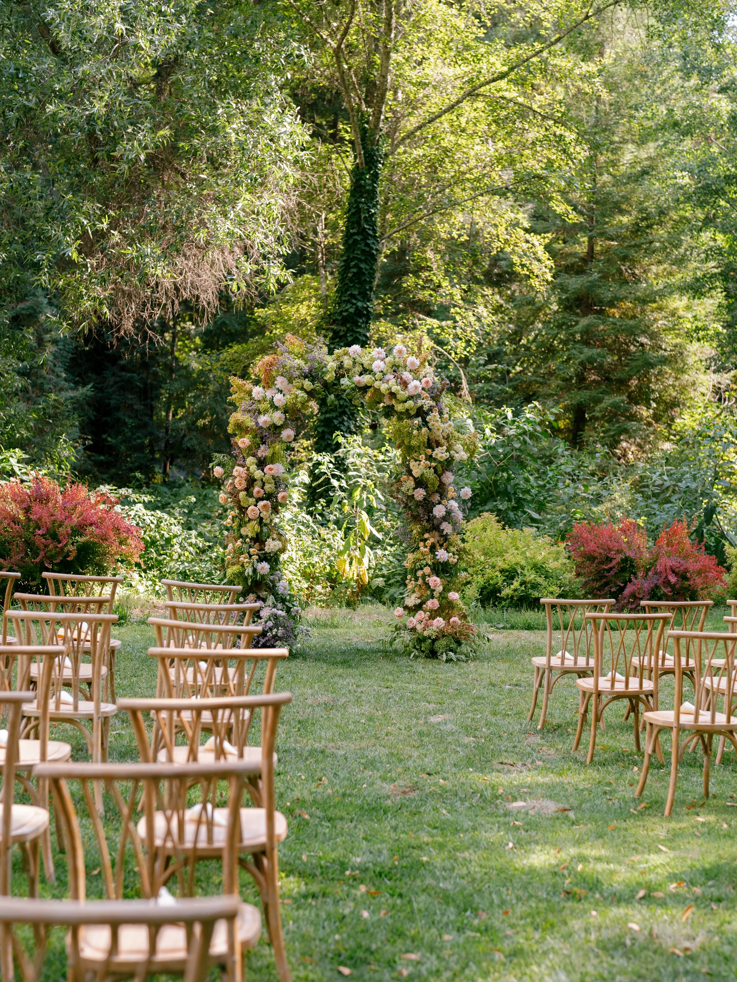 luxury-mendocino-wedding-ceremony-arch-floralsevents.jpg