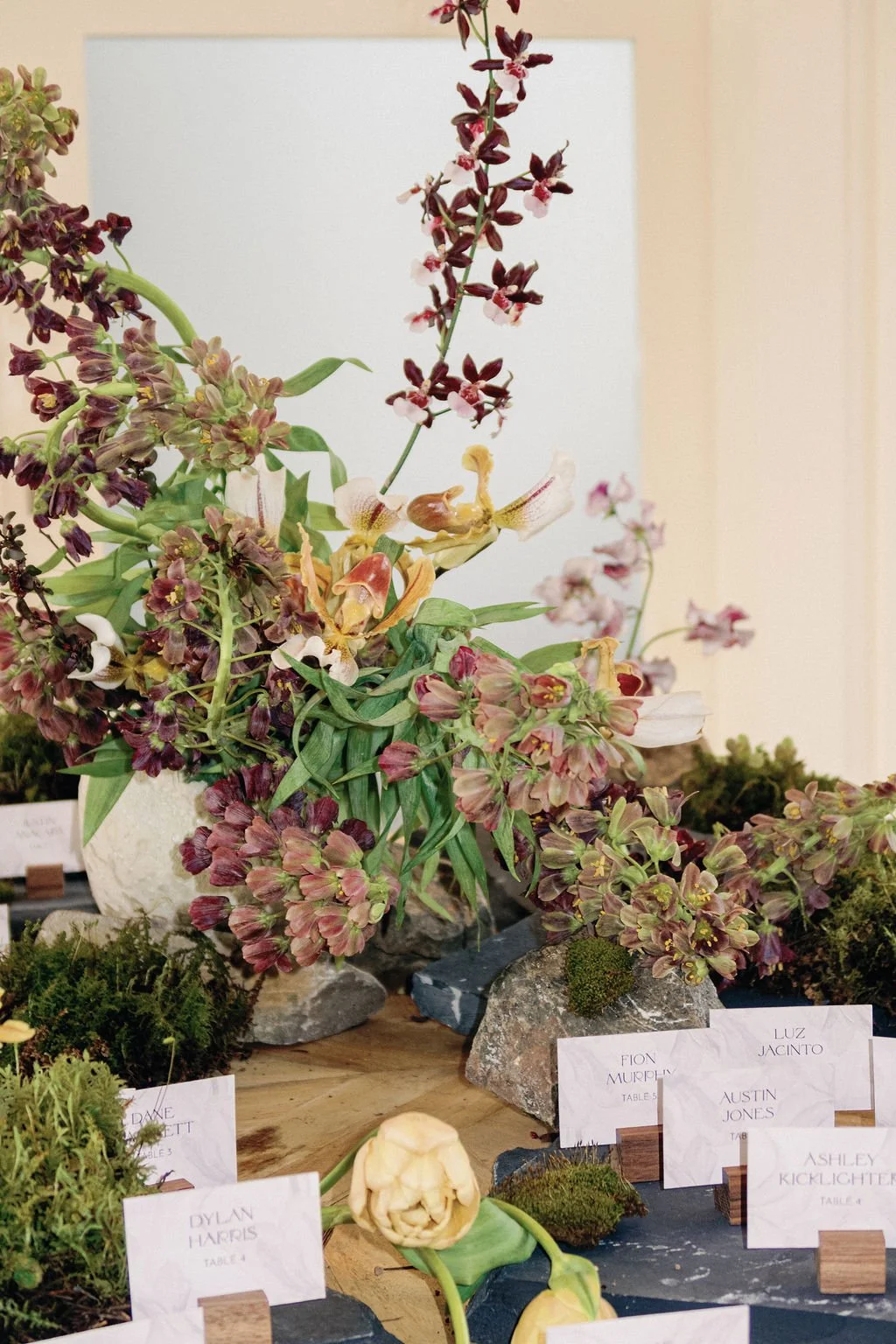 modern-orchid-wedding-inspiration-california-wine-country-carneros-san-francisco-modern-florist.jpg
