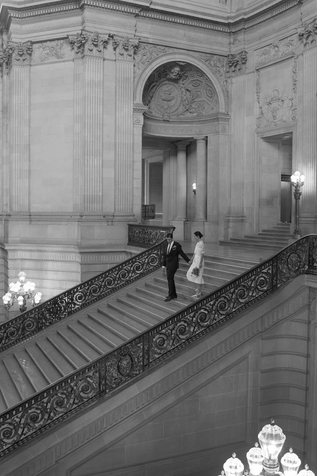 modern-purple-bridal-bouquet-sf-city-hall.jpg