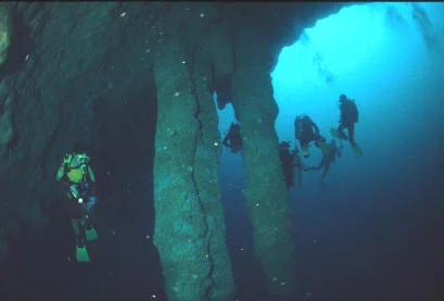 hole_deep.364154732_std.jpg