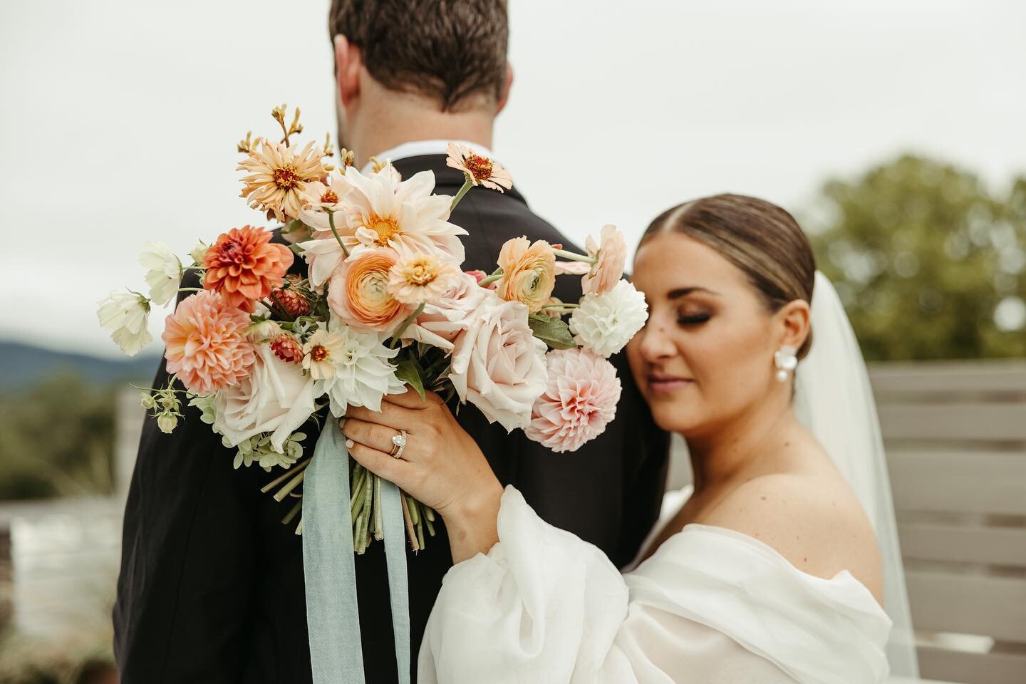 Love this shot from @silverpebblephotography . Amy is so talented and I love refering brides her way. You should check out her amazing page. I hope we get to work together more this year. I have her as a preferred vendor on my website. I&rsquo;ll be 