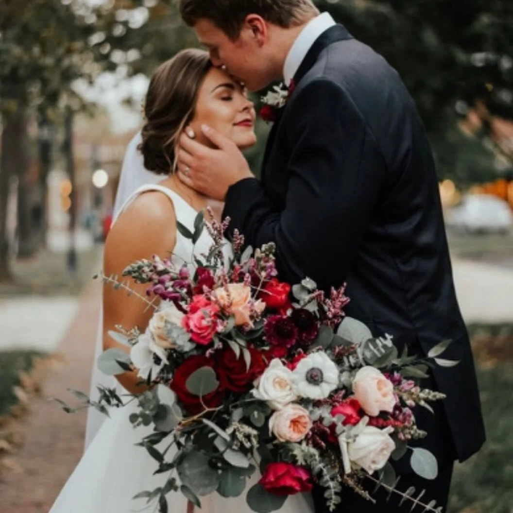 A moment for wintery bouquets 🤍