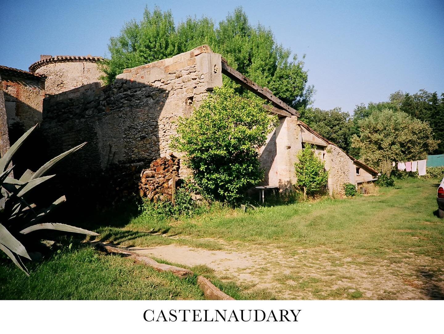 Castelnaudary France 
The house that I lived almost a month for farming and building a shelter of homeless. Miss old days, especially 2 hours long southern french style dinner. 
#countrylife  #farming #castelnaudary #annathecities