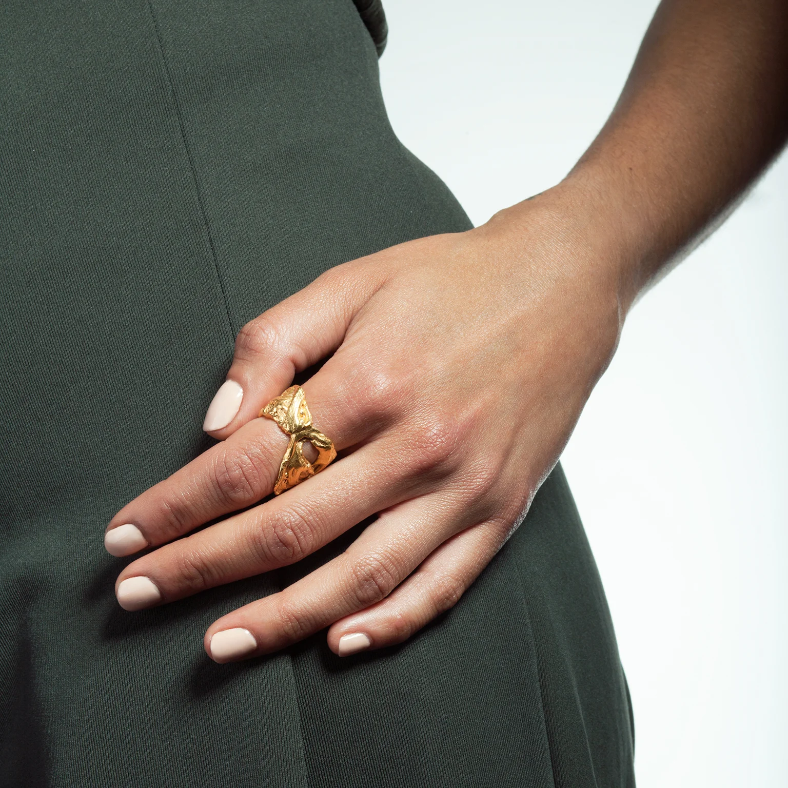 Loveness Lee Tendresse Ring model 2