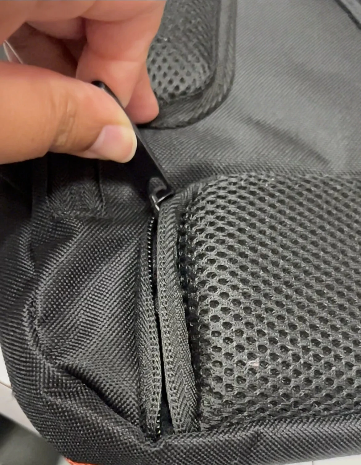 BEDEC933-50A6-4677-BAD7-8561F4E12D56