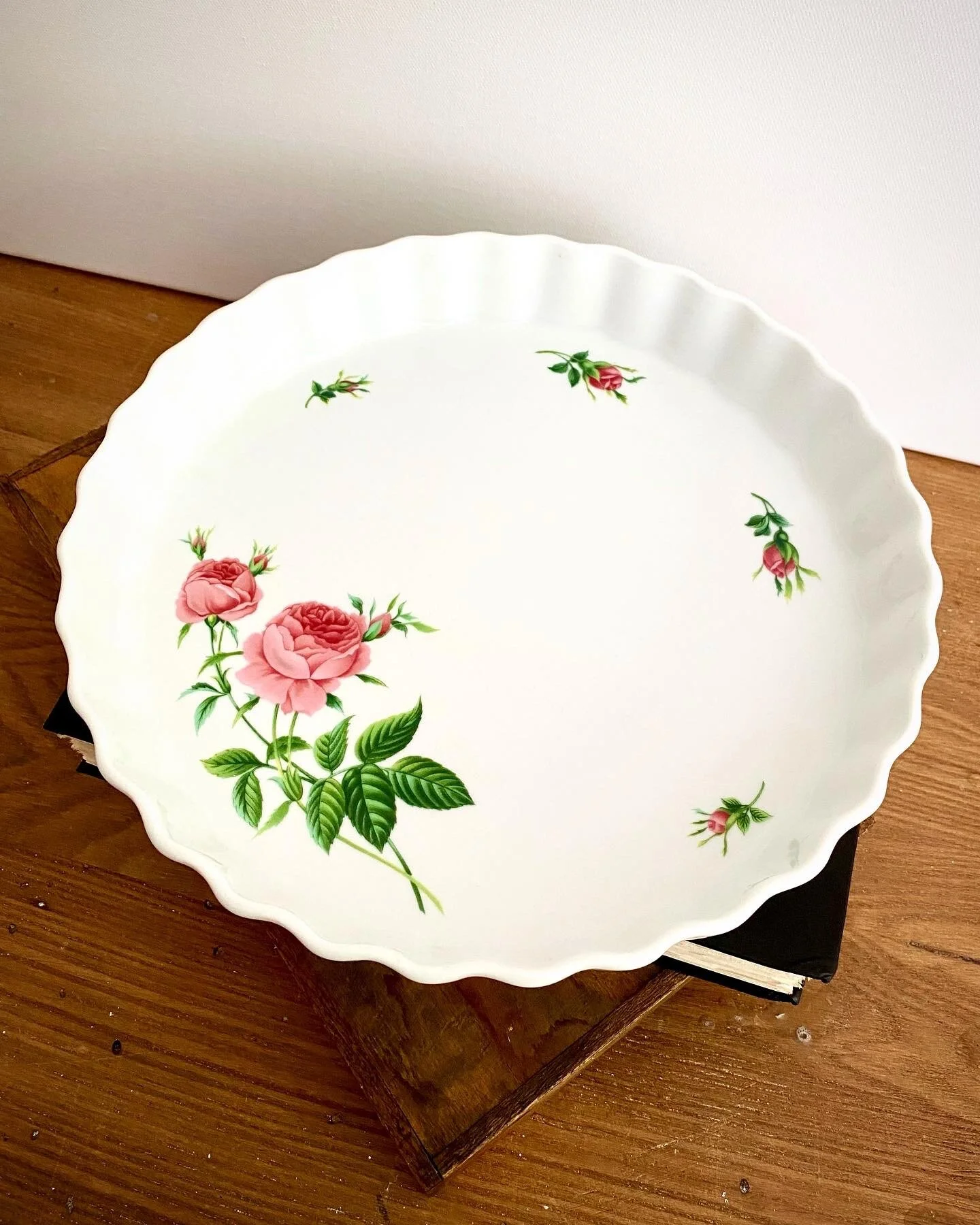CuratedVintagebyDesignsbyAllieReillyPiePlate.jpeg