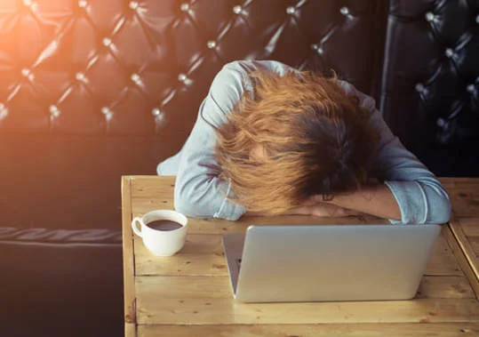 sleeping-woman-at-computer_2.jpg