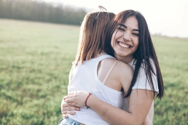 victorian-friends-hugging_1.jpg