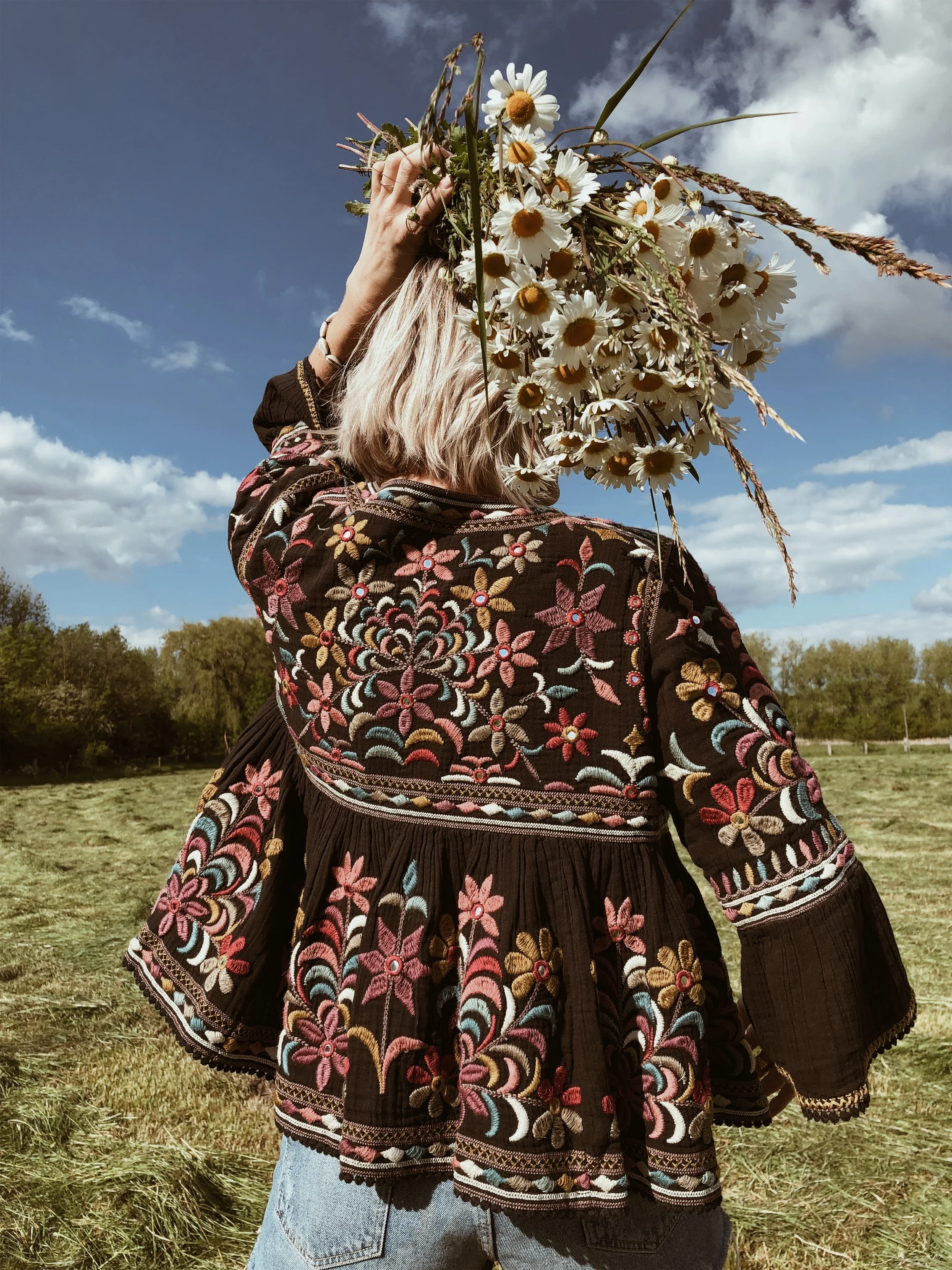 MARGUERITES ET BRODERIES 