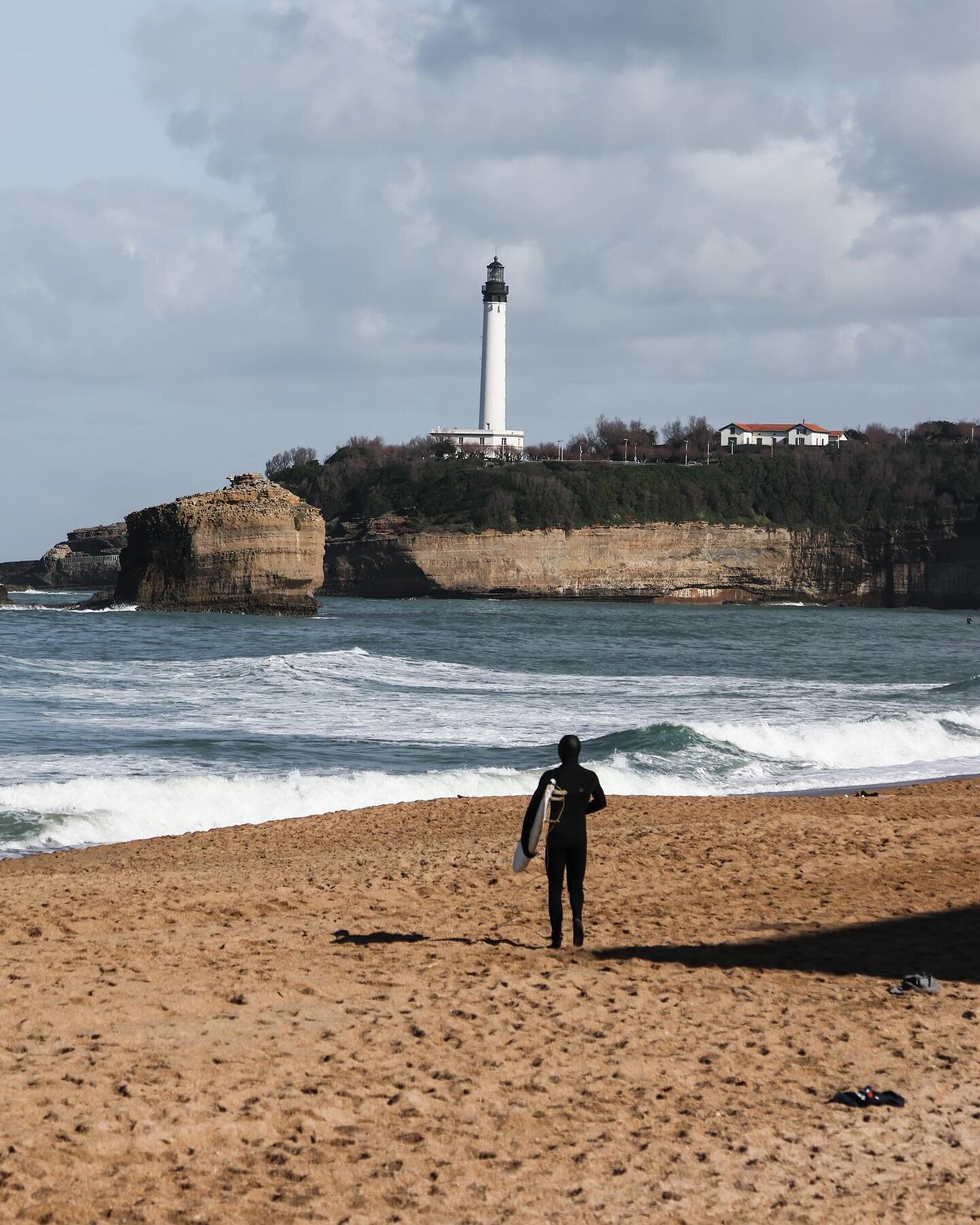 📍Biarritz 
Souvenir d&rsquo;un autre week-end, on aime Biarritz son ambiance cool et surf !

Bon lundi