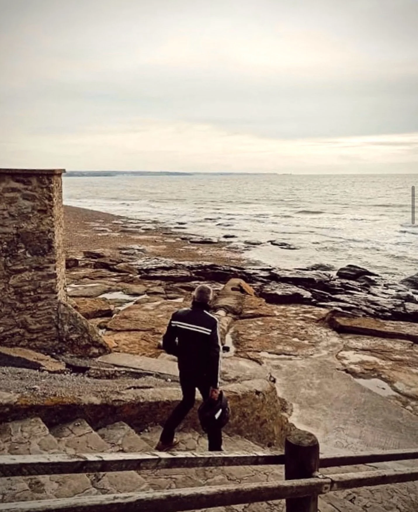 4 ans 🕊️
Ne rien dire serait oublier, en parler c&rsquo;est continuer de te faire exister&hellip; ces paroles r&eacute;sonnent toujours en moi et sont grav&eacute;es dans le marbre 🖤

4 ans aujourd&rsquo;hui que ton absence laisse un vide &eacute;n