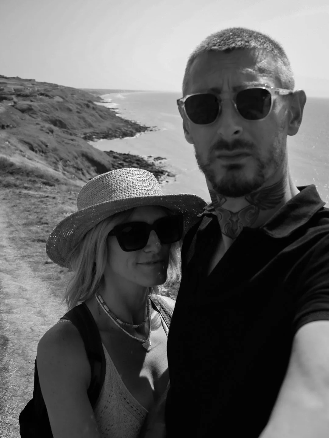 Morceaux de vie 🖤
Un nouveau carrousel avec des moments de vie de ces derniers jours/semaines, un format que j&rsquo;adore, vous commencez &agrave; le savoir 😉

Photo 1 - On a tent&eacute; un selfie &agrave; 2, pas &eacute;vident d&rsquo;avoir de b