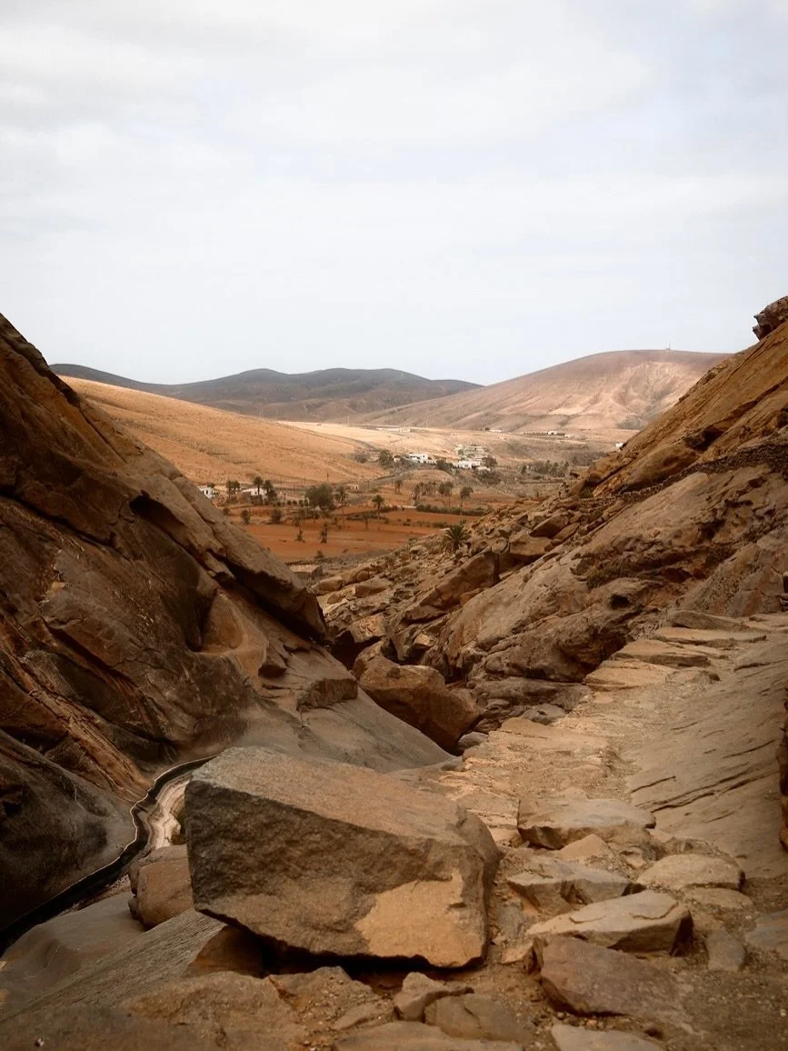 📍Barranco de Las Pe&ntilde;itas 
J&rsquo;ai enfin presque fini de retoucher les photos prises &agrave; Fuerteventura, j&rsquo;ai tellement de belles choses &agrave; vous montrer que j&rsquo;ai du mal &agrave; choisir 😅

Aujourd&rsquo;hui, je vous e