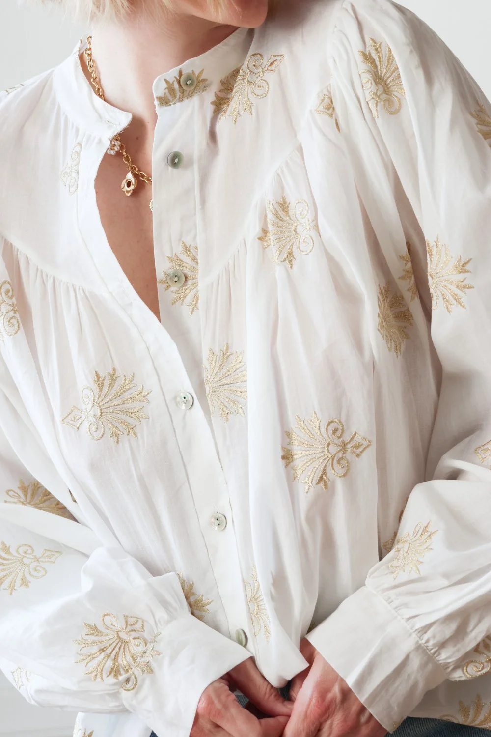 Chemise broderies dorées carnet sauvage.jpg