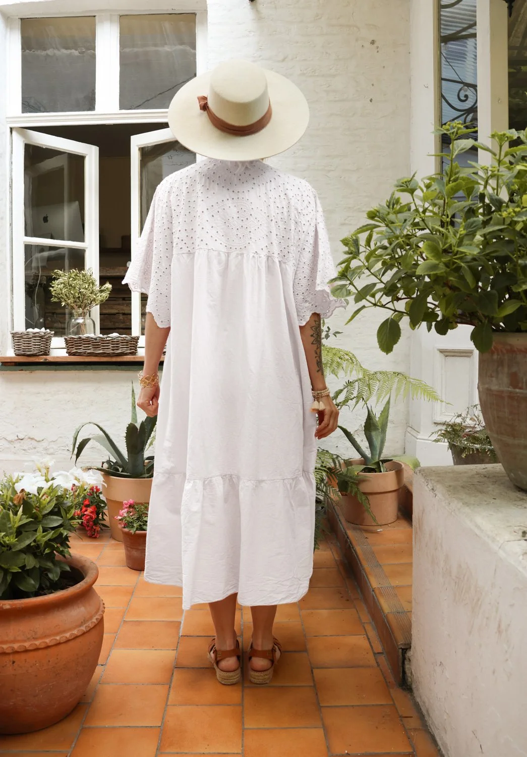 robe brodée blanche  carnet sauvage.jpg