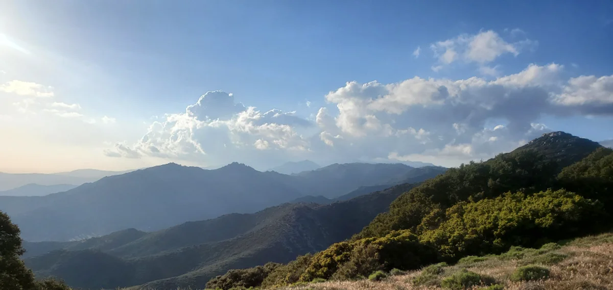 Pacific-Crest-Trail-Mountain-View.jpg