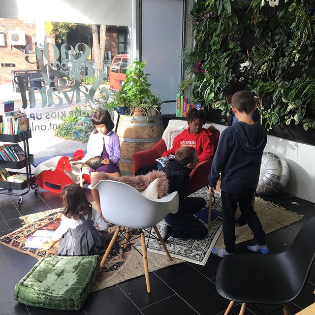 Good vibes this morning at our #livesofacell #universityforkids class. 🥳🥳🥳 I love the magic of kids making connections, don&rsquo;t you? 🎊🎊 @sageandsavat #changemakersrulebreakers #sageandsavant #coworkingforkids #kidscoworkingintoronto #homesch