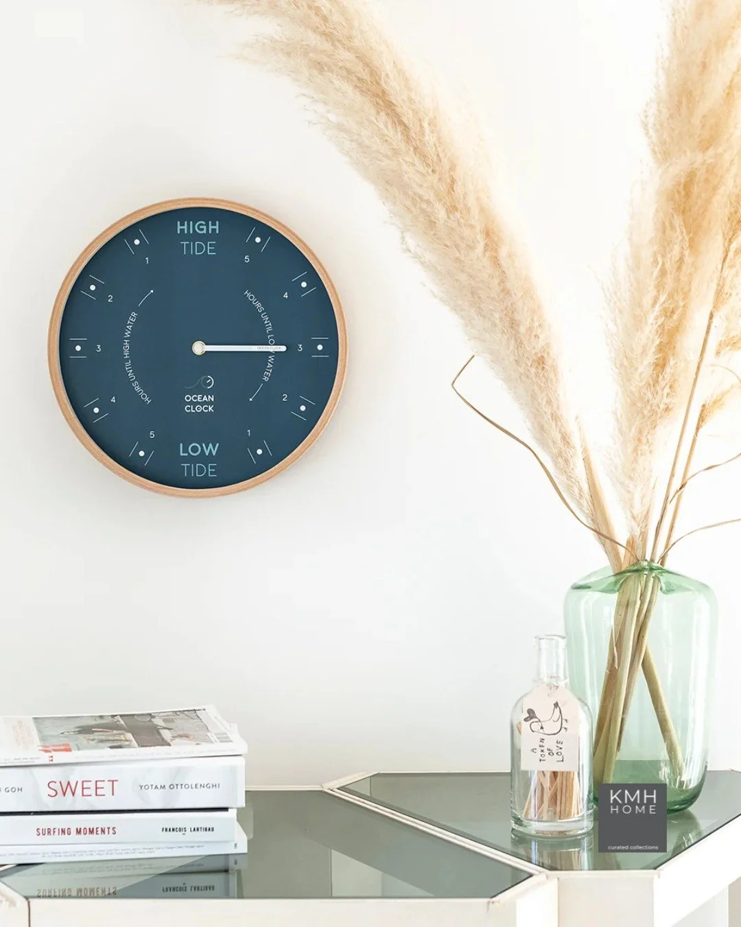 Some pieces do more than tell time, they tell a story. Handcrafted on the French coast with a love for the sea, Ocean Clock reimagines the traditional tide clock as functional art. Every detail reflects thoughtful craftsmanship, timeless design, and 