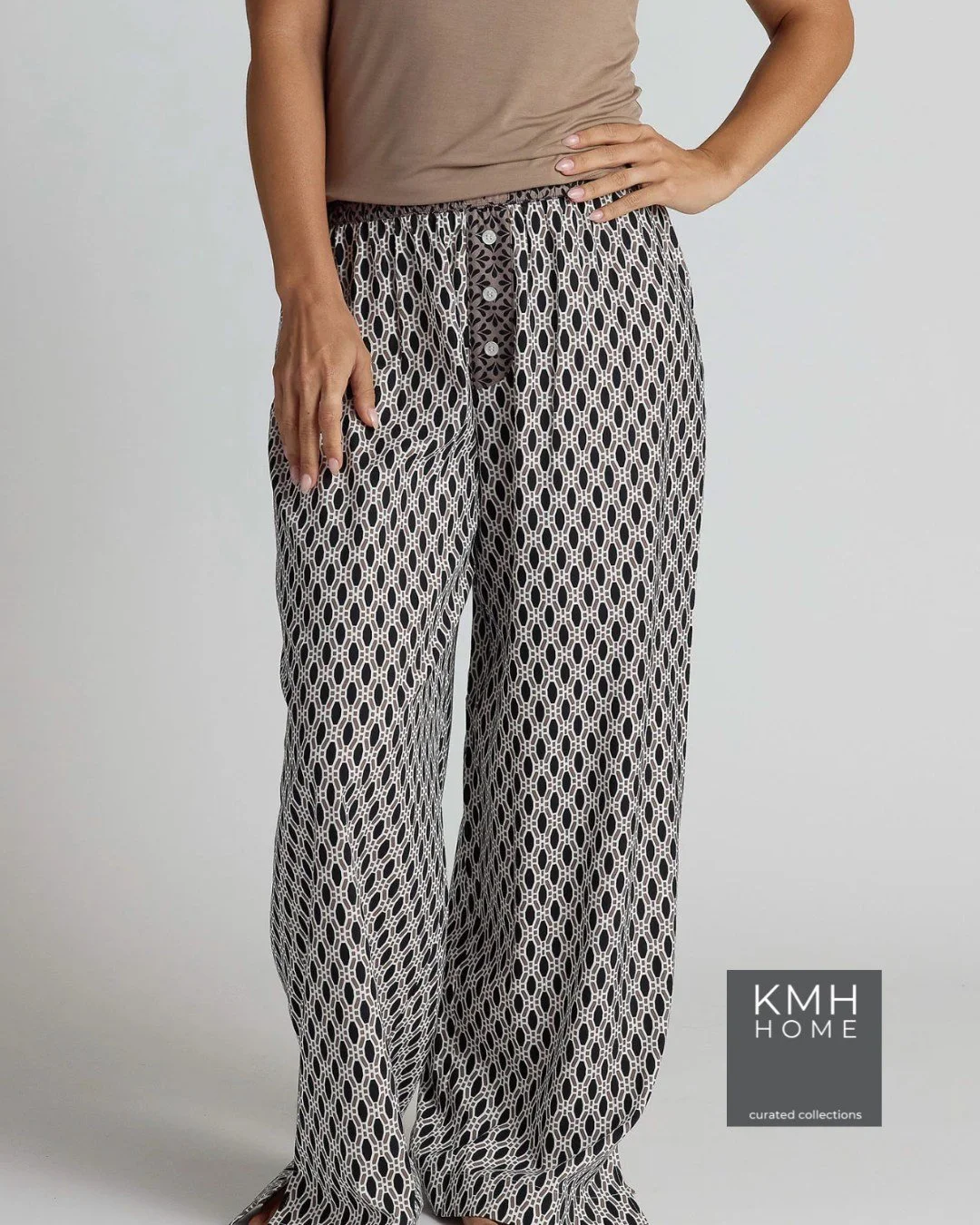✨ Soft, effortless and made for lounging, this buttery-soft apparel is as comfortable as it is effortlessly chic. Come feel it for yourself...you&rsquo;ll understand why we're obsessed. 🤍