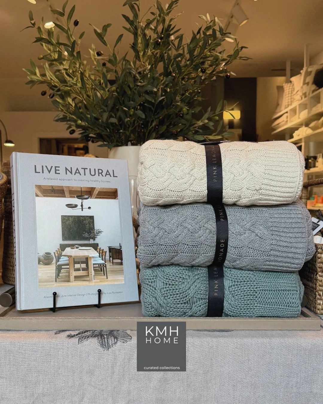 Sweater weather is calling 🍂🤍 With cooler days on the horizon, there&rsquo;s no better time to cozy up with our Double Cable Organic Cotton Throw Blankets. Featuring an oversized cable-knit design, beautiful texture, and the loveliest colors, these