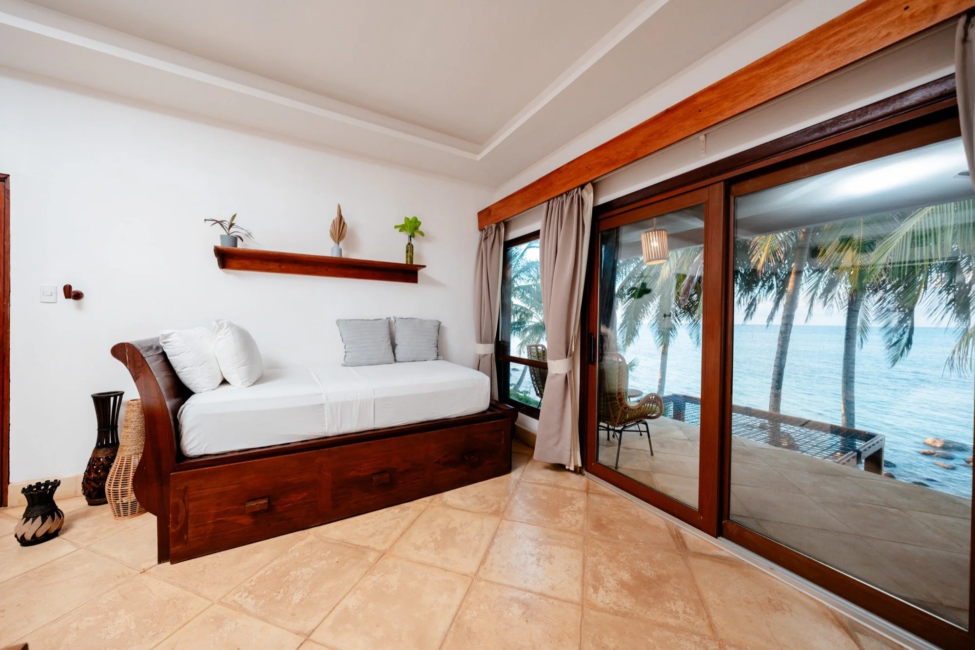 Luxury-Beach-Front-Room-3.jpg
