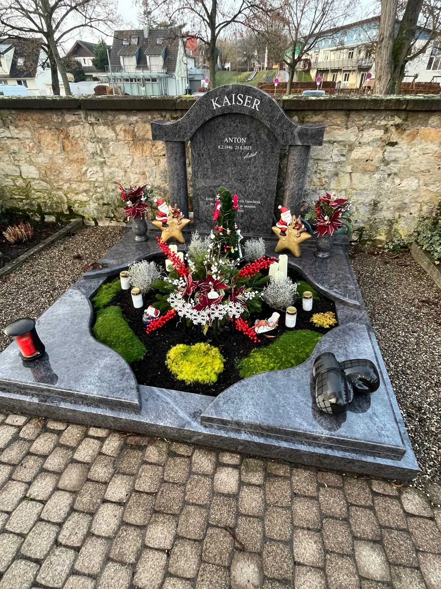 Artist's Grave