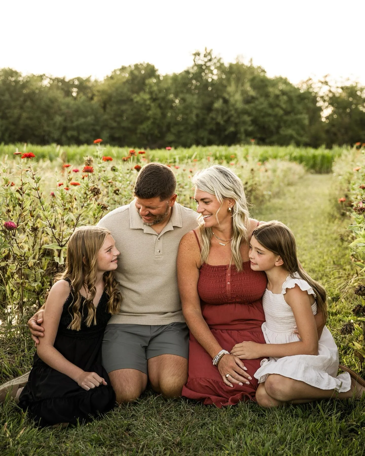 Sunday Funday! Enjoy the sports filled day today! 🏈 ☀️ ⚾️ Great catching up with the Fretz fam! 🤍 
.
.
.
.
#cagphotography
#cagportraits
#paphotographer 
#philadelphiaphotographer
#buckscountyphotographer
#berkscountyphotographer
#montgomerycountyp