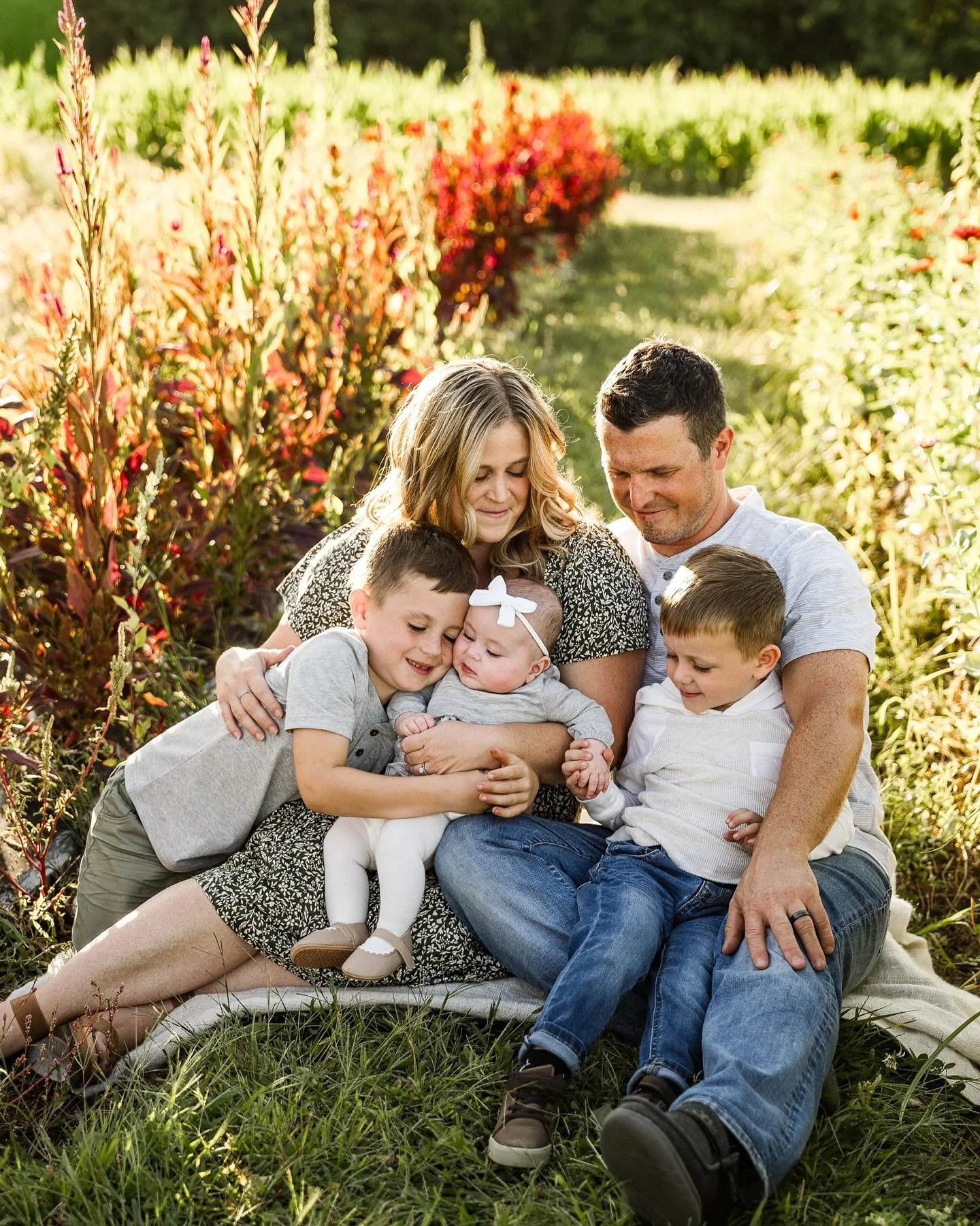 Kicking off the week with giggles, snuggles, and the sweetest trio of kiddos with Mom &amp; Dad!💫
.
.
.
.
#cagphotography
#cagportraits
#paphotographer 
#philadelphiaphotographer
#buckscountyphotographer
#berkscountyphotographer
#montgomerycountypho