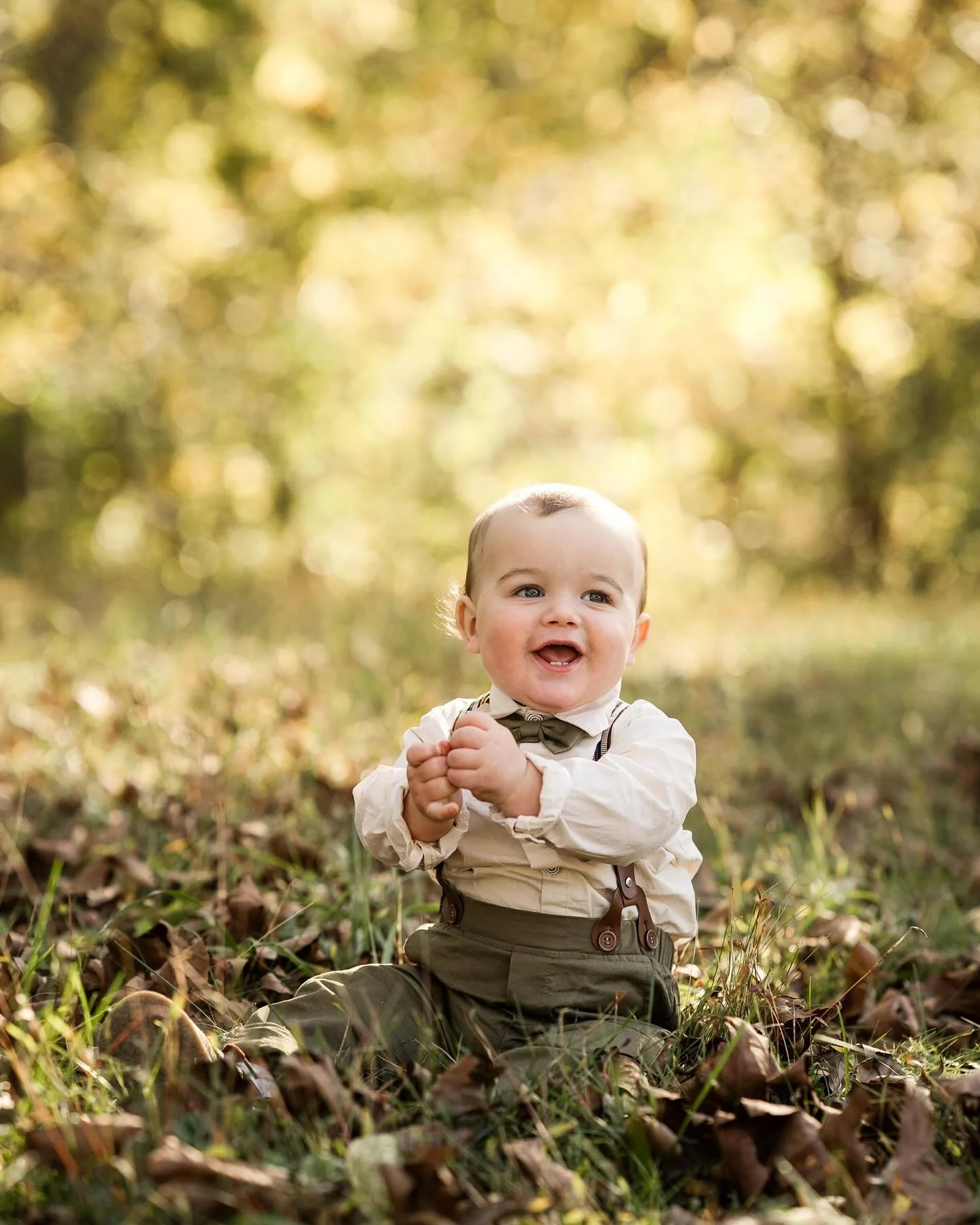 Started off fall mini weekend with cutie pie Tucker and his parents! 🍂 
.
.
.
.
#cagphotography
#cagportraits
#paphotographer 
#philadelphiaphotographer
#buckscountyphotographer
#berkscountyphotographer
#montgomerycountyphotographer 
#montcophotogra