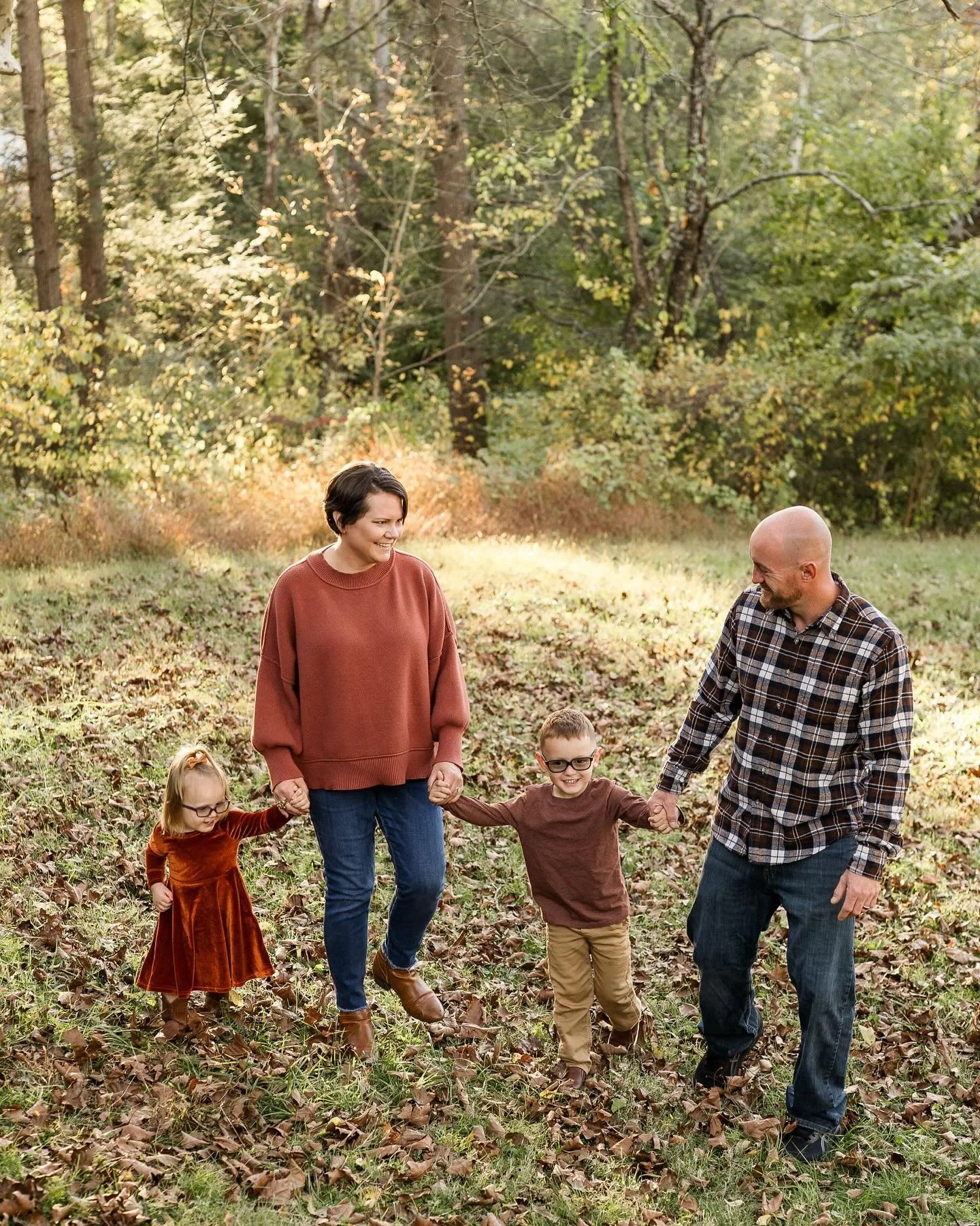 Just a fam of four soaking up the fall feels! 🍂 Enjoyed catching up with Liz and Mark and meeting their sweet kiddos! 
.
.
.
.
#cagphotography
#cagportraits
#paphotographer 
#philadelphiaphotographer
#buckscountyphotographer
#berkscountyphotographer