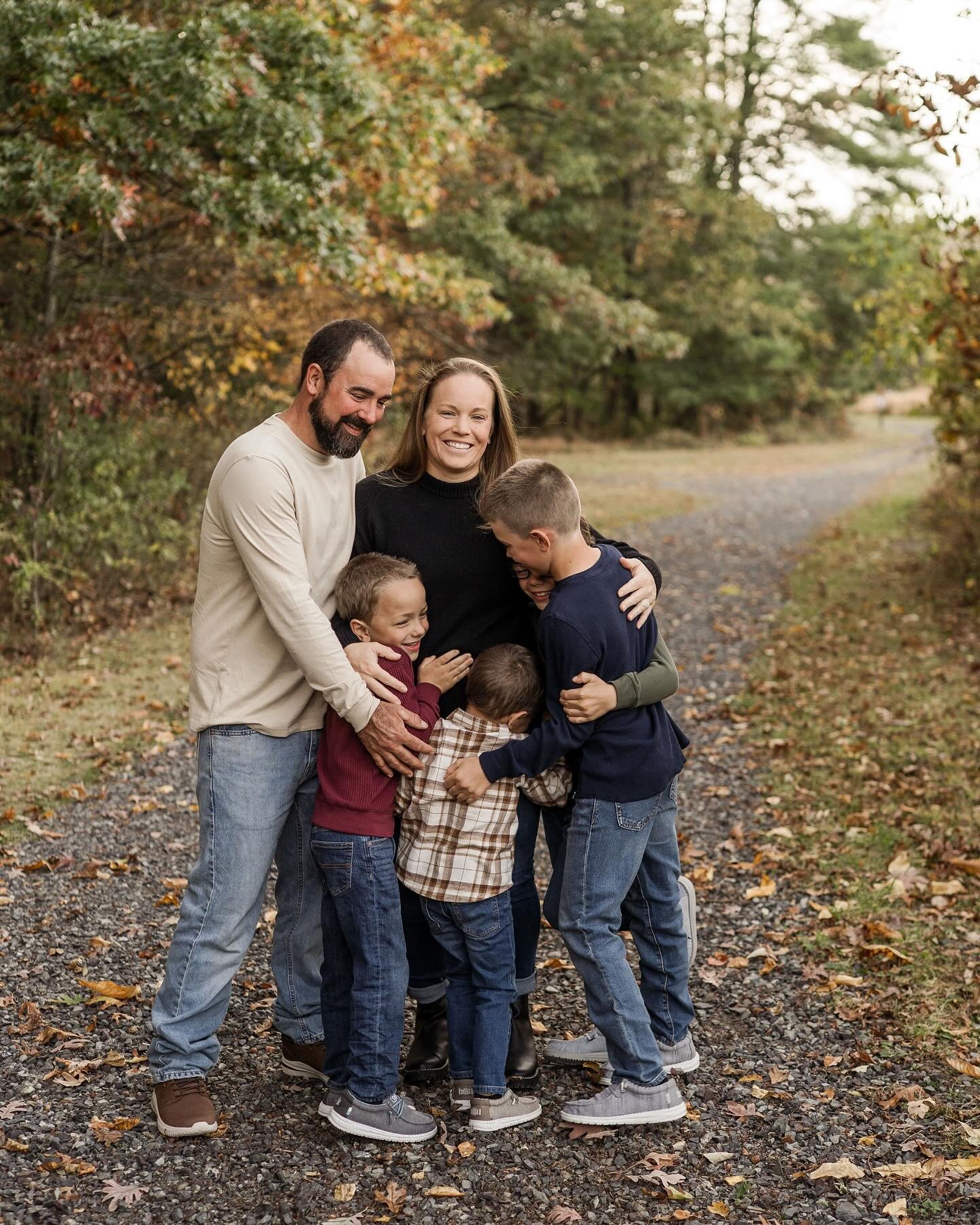 Mom and dad with all their boys! Hope everyone is having a great Saturday full of warmth and sunshine spent with family ☀️ 
.
.
.
.
#cagphotography
#cagportraits
#paphotographer 
#philadelphiaphotographer
#buckscountyphotographer
#berkscountyphotogra