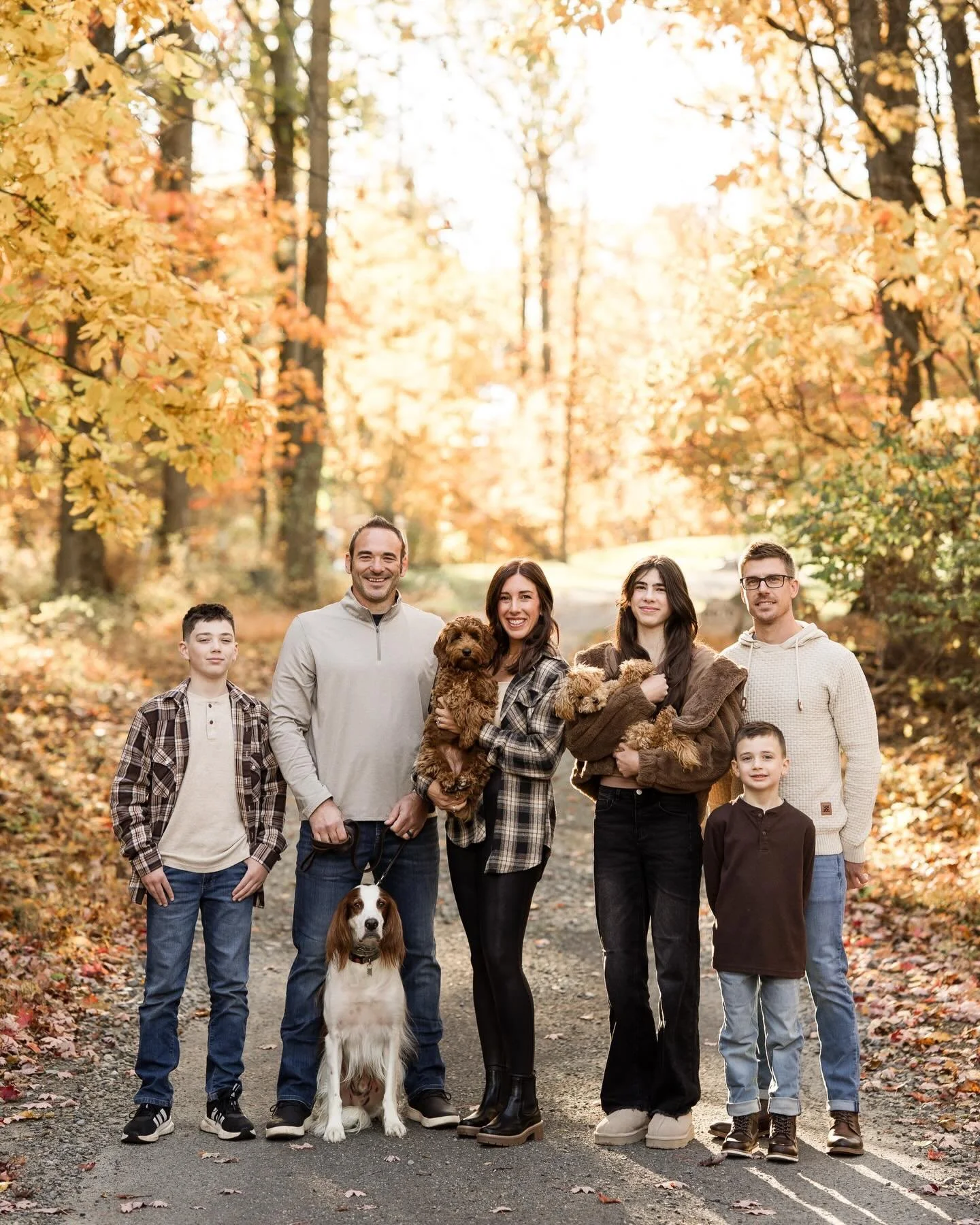 Capturing the hearts of the Miller family I get to call friends! 💛🐾
.
.
.
.
#cagphotography
#cagportraits
#paphotographer 
#philadelphiaphotographer
#buckscountyphotographer
#berkscountyphotographer
#montgomerycountyphotographer 
#montcophotographe