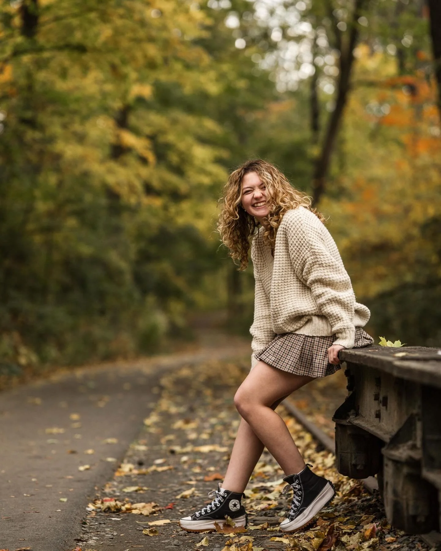 Riley rocking her cute curls and big senior vibes 🌟 🎶 
.
.
.
.
#cagphotography
#cagportraits
#paphotographer 
#philadelphiaphotographer
#buckscountyphotographer
#berkscountyphotographer
#montgomerycountyphotographer 
#montcophotographer
#lehighvall