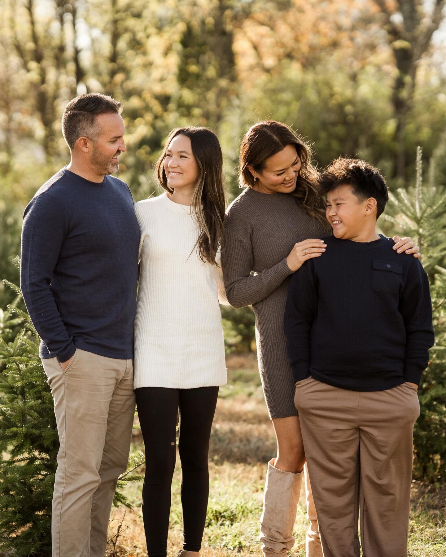 Tree Farm minis were a blast this year and enjoyed catching up with familiar faces and meeting new ones! The Roberts kiddos grew so much in a year! 🌲 
.
.
.
.
#cagphotography
#cagportraits
#paphotographer 
#philadelphiaphotographer
#buckscountyphoto