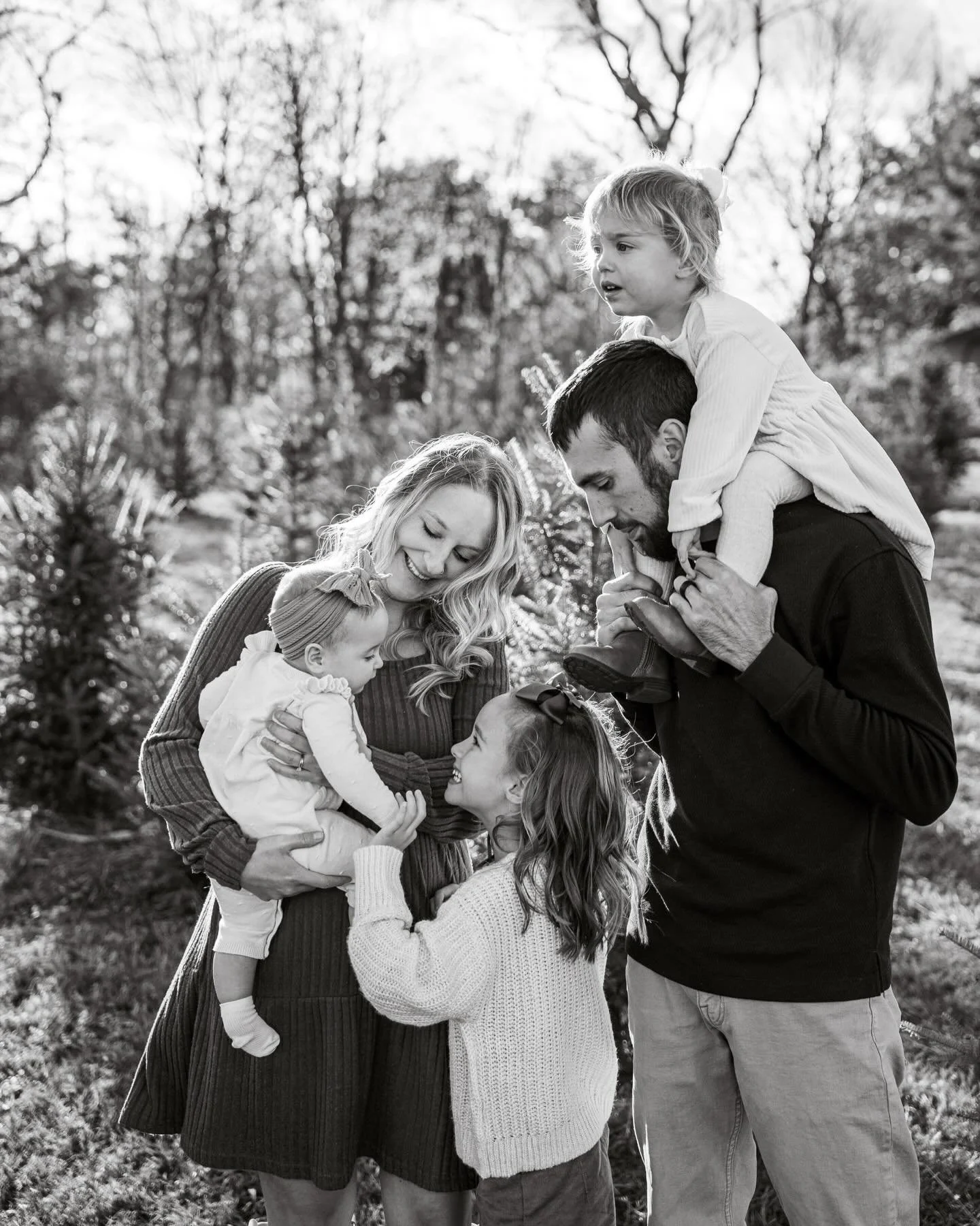 And it all started in 2015 photographing Jess and Johnny&rsquo;s engagement and then their wedding in 2016. In 2020, met their first child during their holiday mini and 5 years later meet the other two kiddos. They sure made the cutest little girlies