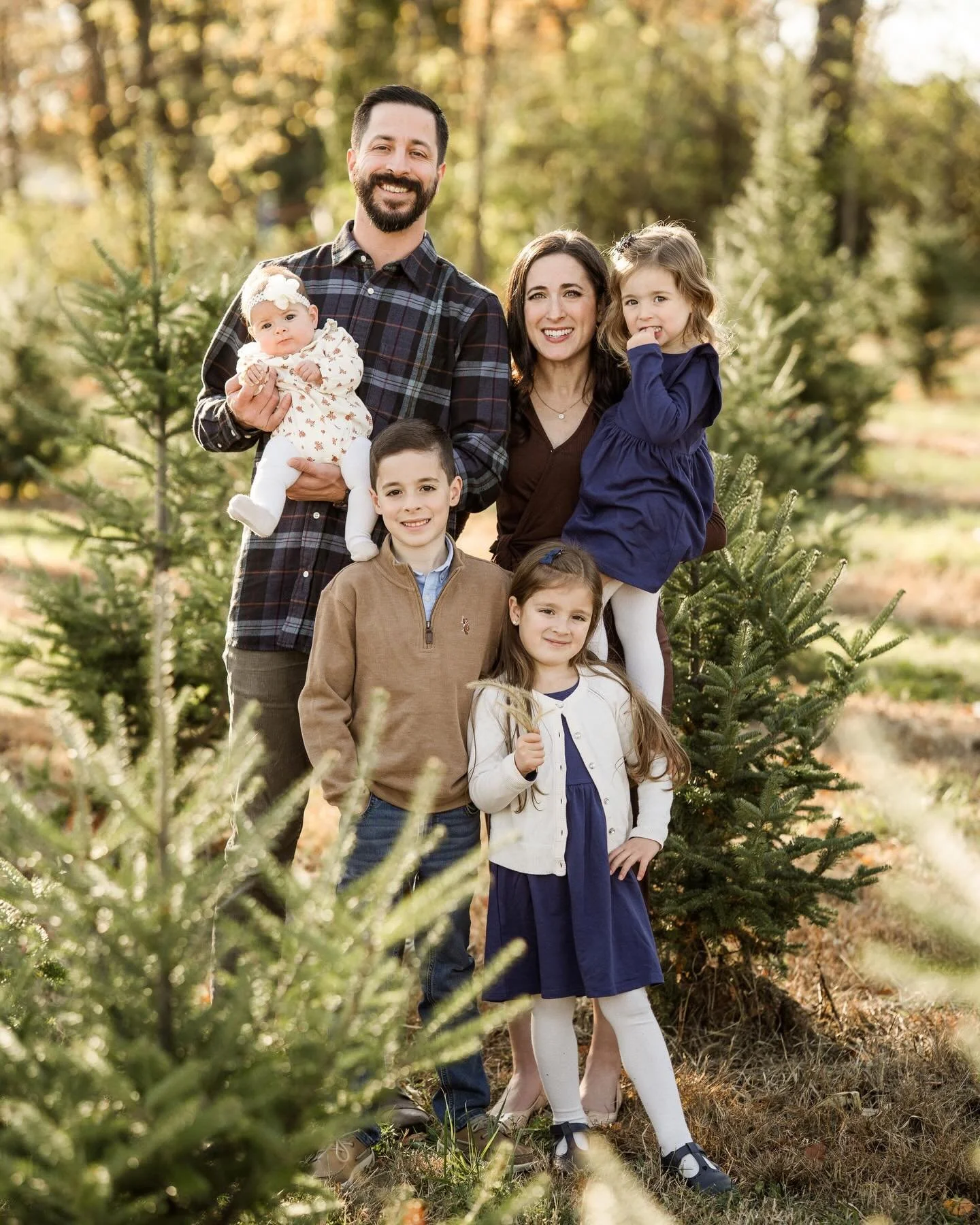 🌲✨ Met this family for the first time and instantly knew it&rsquo;d be a fave &mdash; sunshine, smiles, and all the feels.
.
.
.
.
#cagphotography
#cagportraits
#paphotographer 
#philadelphiaphotographer
#buckscountyphotographer
#berkscountyphotogra