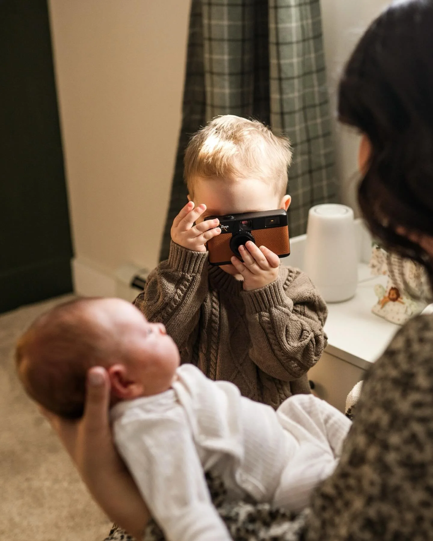 When big brother wants to be the photographer too! 📸🤍 Welcome to world little one. 🥰
.
.
.
.
#cagphotography
#montgomerycountyphotographer
#lehighvalleyphotographer
#buckscountyphotographer
#berkscountyphotographer