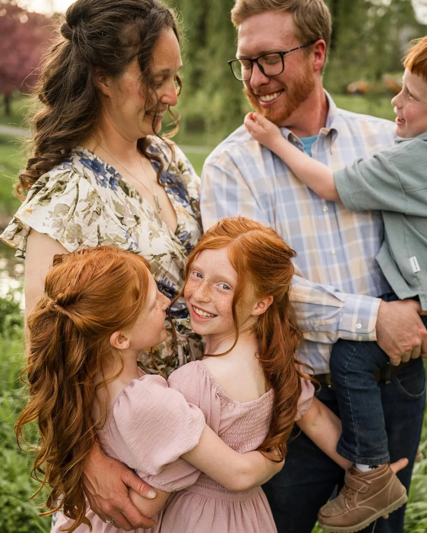 This is what a love-filled family session looks like. 🫶🏻 Always enjoy capturing this fam every year! ✨ 
.
.
.
#cagphotography
#montgomerycountyphotographer
#lehighvalleyphotographer
#buckscountyphotographer
#berkscountyphotographer